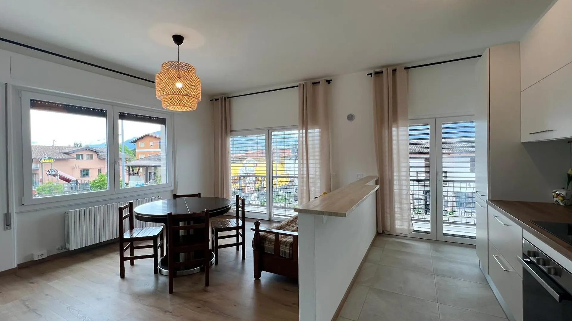 City Pulse Apartment Your Urban Escape Domaso Ιταλία